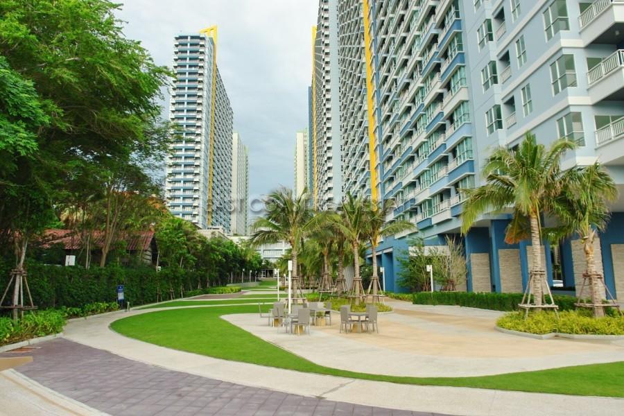 Lumpini Parkbeach Pattaya Pool View หาดจอมเทียน ภายนอก รูปภาพ